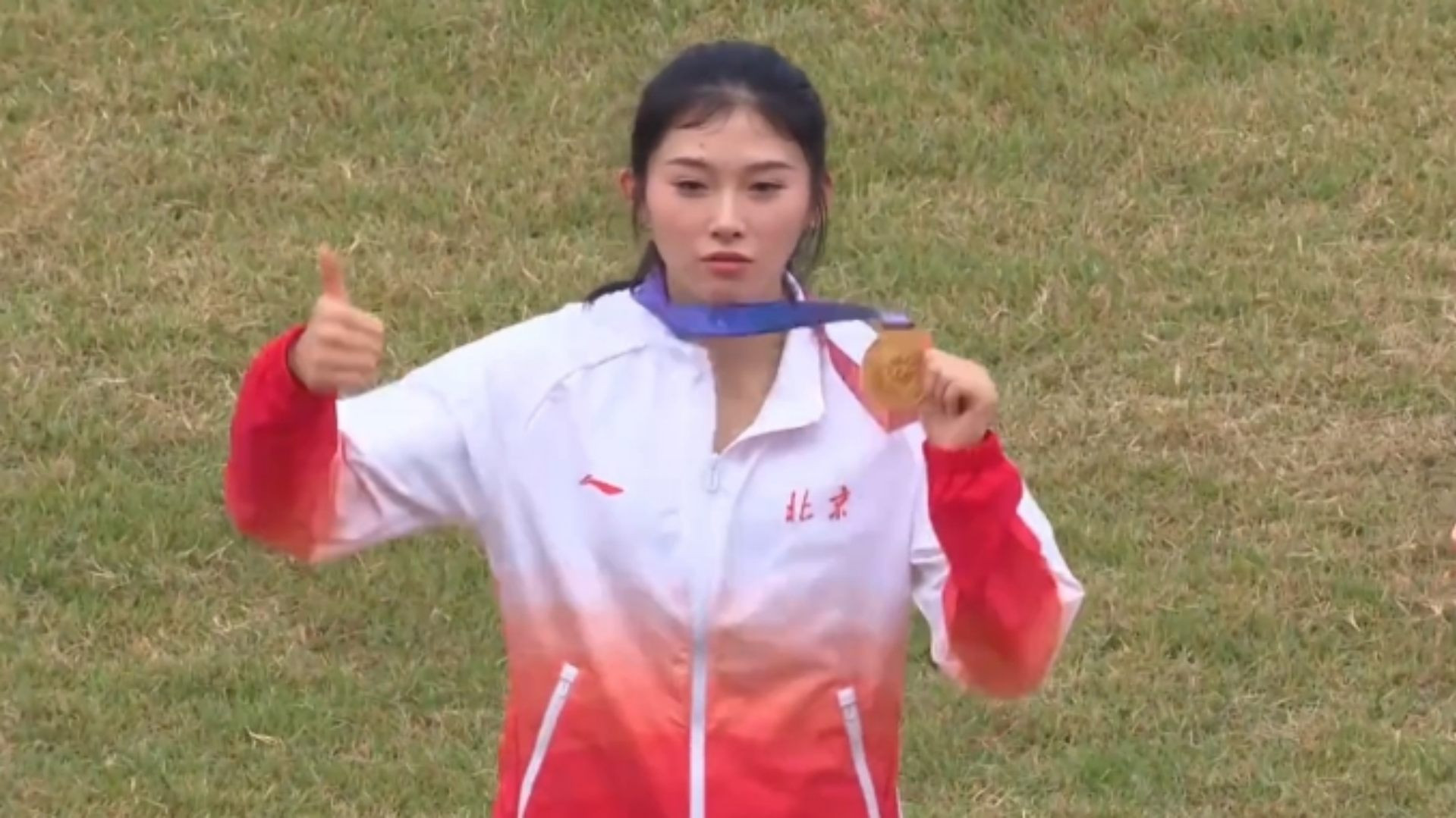 13秒14！吴艳妮夺学青会女子100米栏冠军，赛后称没发挥好