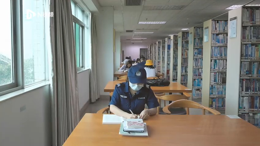 深圳35岁女保安考研上双一流学校, 带娃、工作、学习三不误