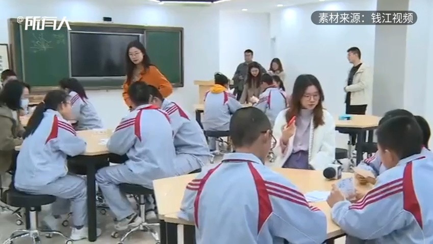 杭州中学生自制“元素杀”, 用化学周期表打牌