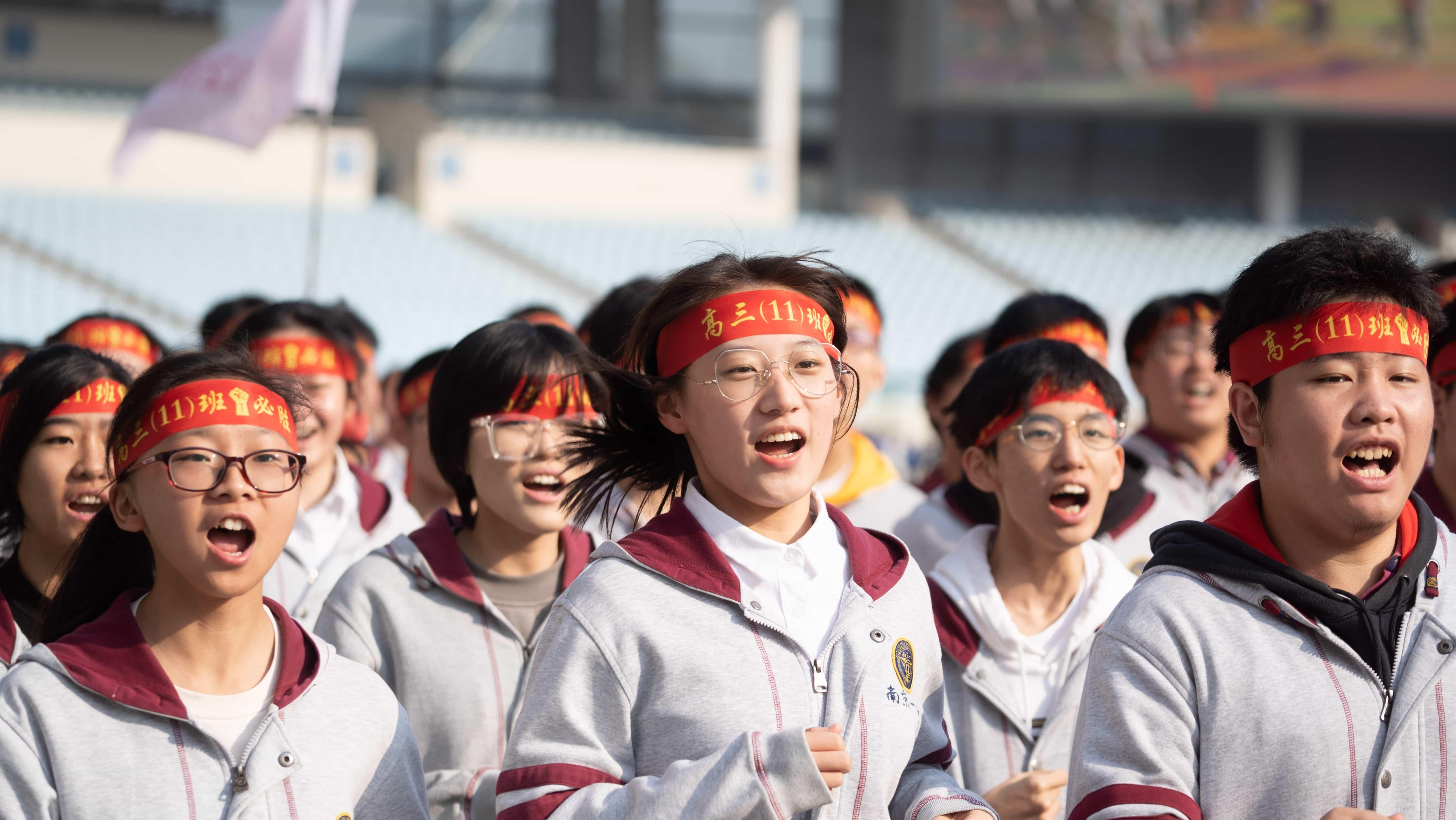 今天, 南京这所“奔跑”的学校刷屏! 百队庆百年, 一起向未来